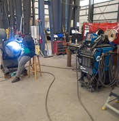 Operator completes a pipe weld with PipeWorx 400 welding system