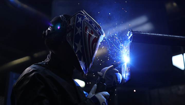 A student MIG welding at Tulsa Welding School