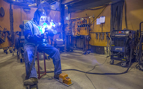 Team Industries employee welding using PipeWorx 400