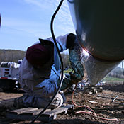 Stick welding on a large-diameter pipeline