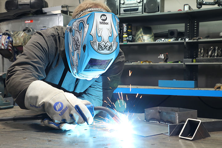 A person MIG welding