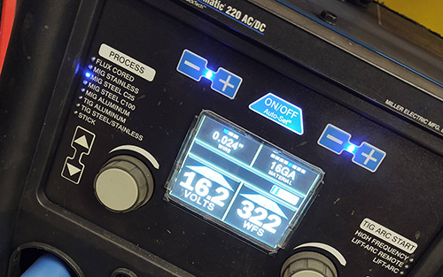 Multimatic 220 AC/DC LCD screen with weld settings