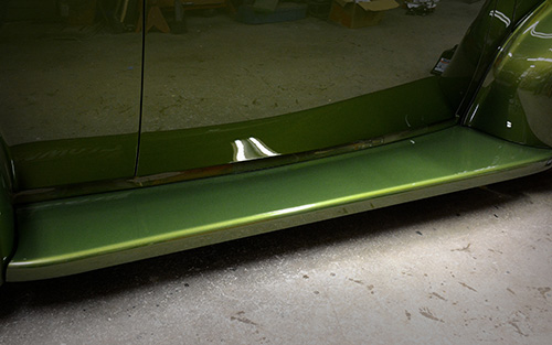 Green running board on a car