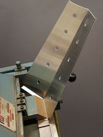 Box and pan brake making small flanges