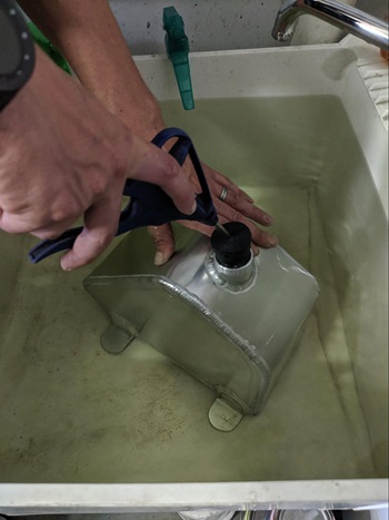 testing an aluminum fuel tank for leaks by running water through it