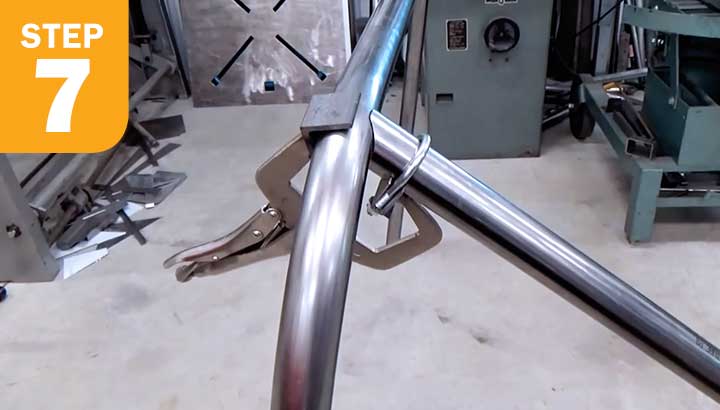 Image of the muffler clamp bolted to the parallel clamp.