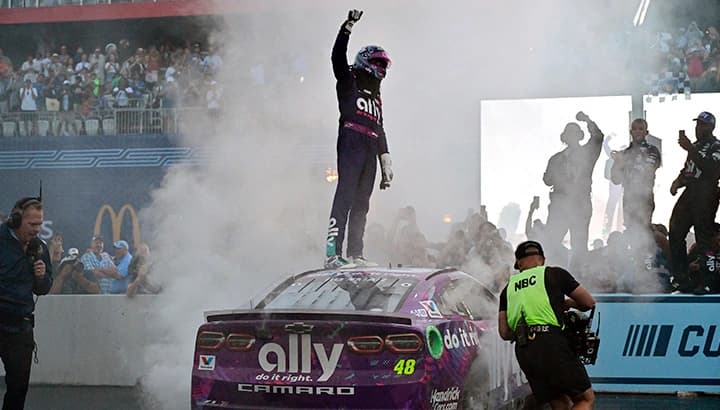 driver-stands-on-car_720x410